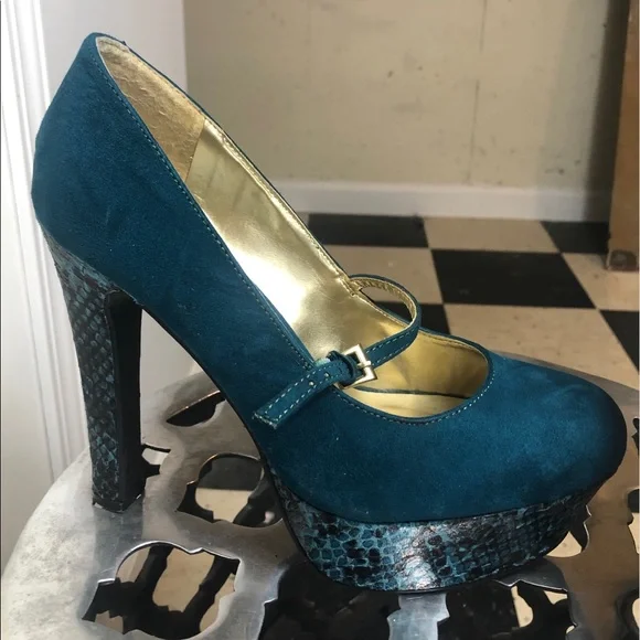 Women's Green Guess Platform Snake Heels Size 8 - Picture 7 of 8